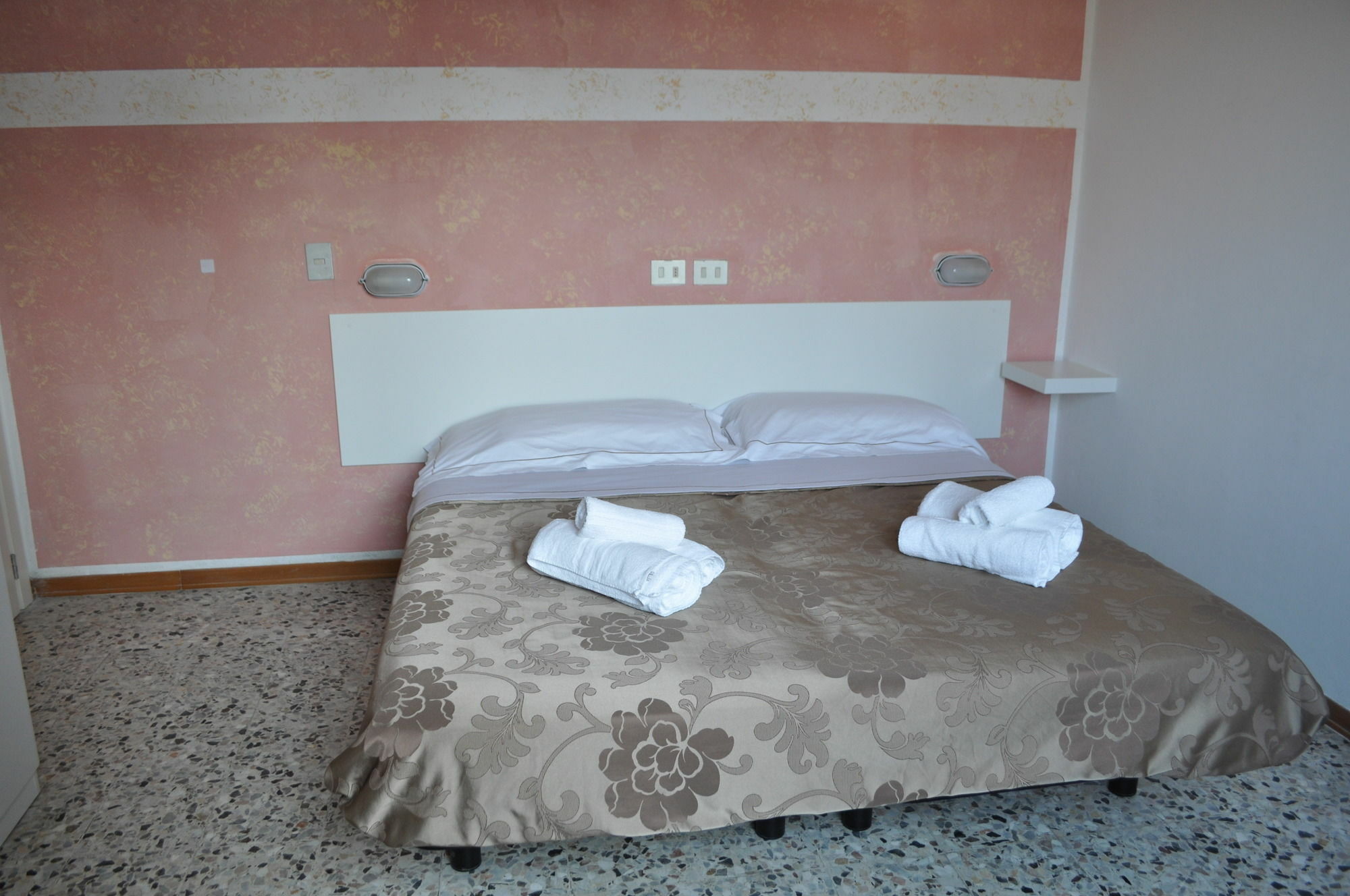 Hotel Urano Cattolica Ngoại thất bức ảnh